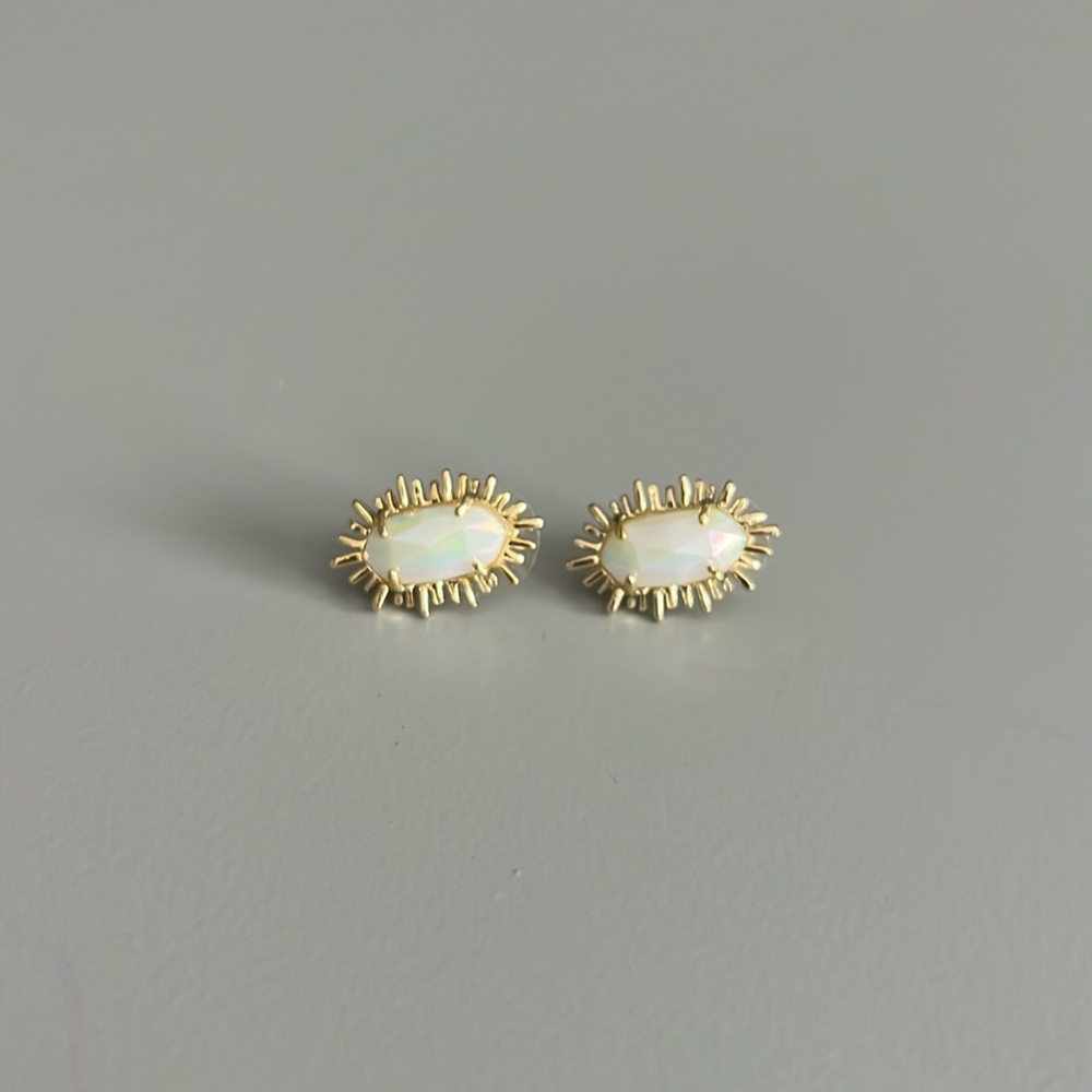 Beautiful Kendra Scott earrings